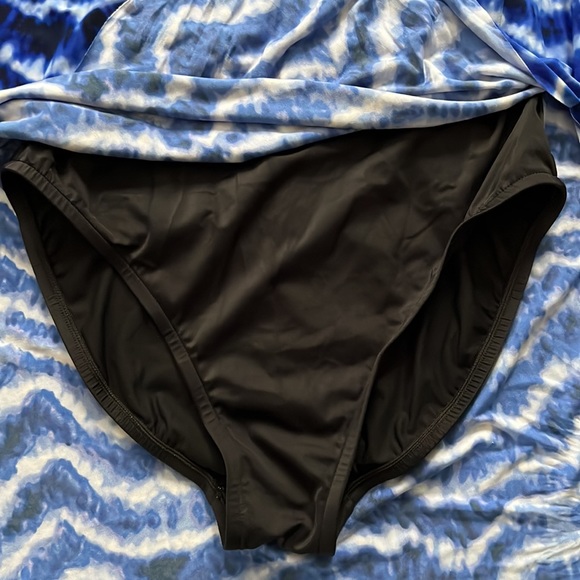 Magicsuit New Wave Amal One Piece - Picture 10 of 16